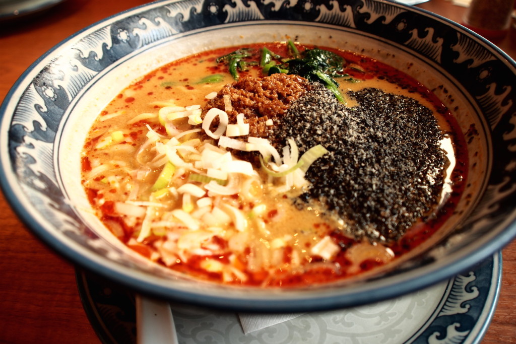 香港食卓の黒胡麻担々麺